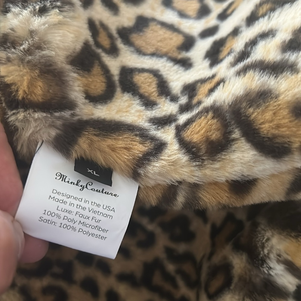 NWB Minky Couture Luxurious And Soft Leopard Print Robe - Picture 10 of 13